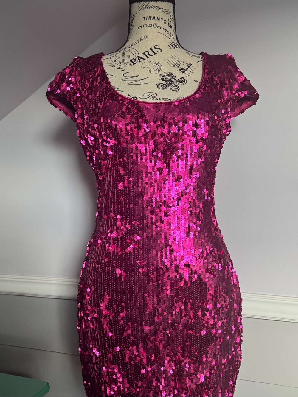 Dress the Population Gabriella Fuchsia Sequin Cap-Sleeve Mini Dress- NWT size L
